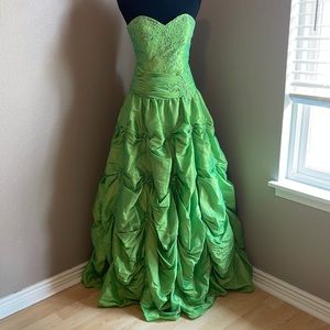 Lime green formal dress. Size 6.